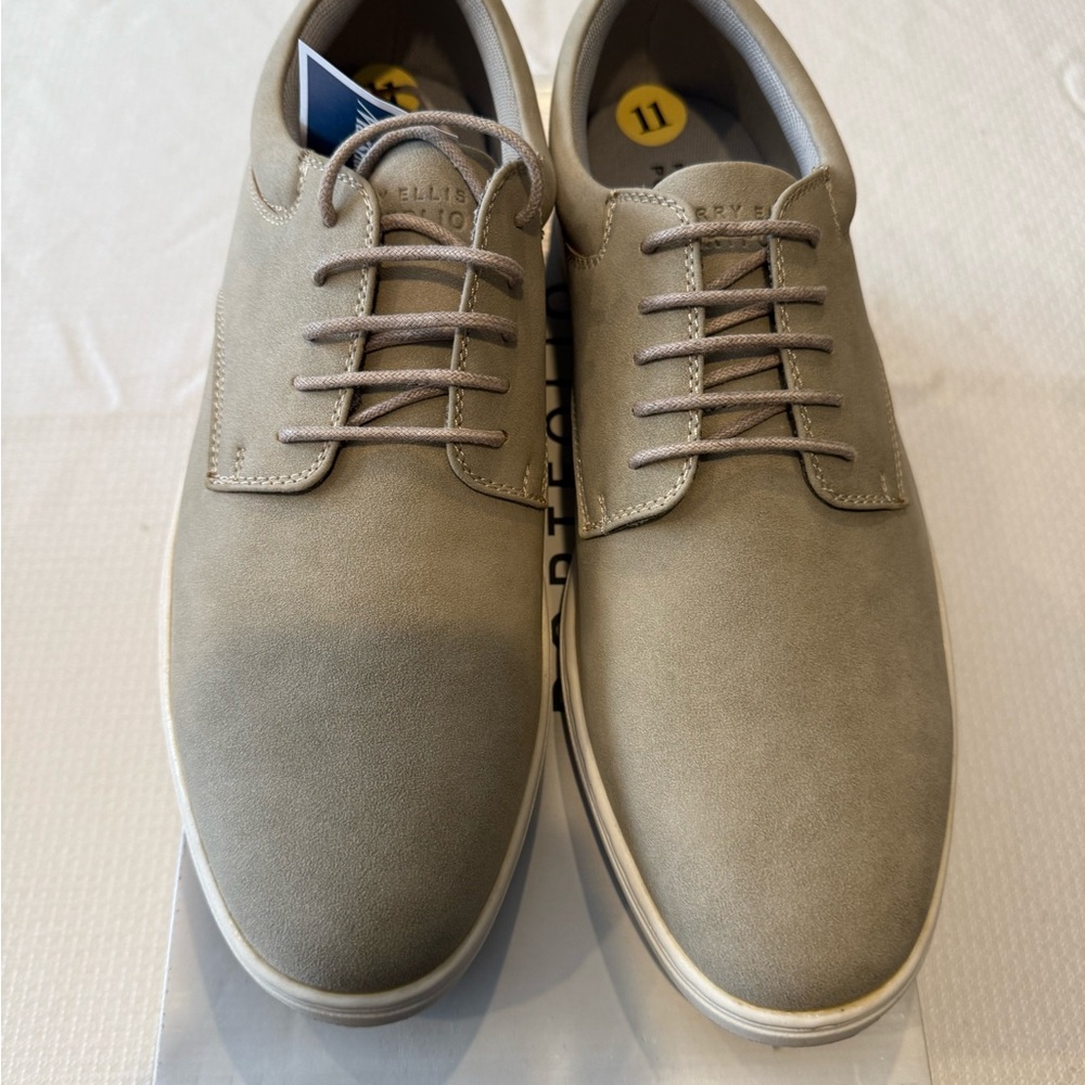Perry Ellis Men's Beige Oxfords